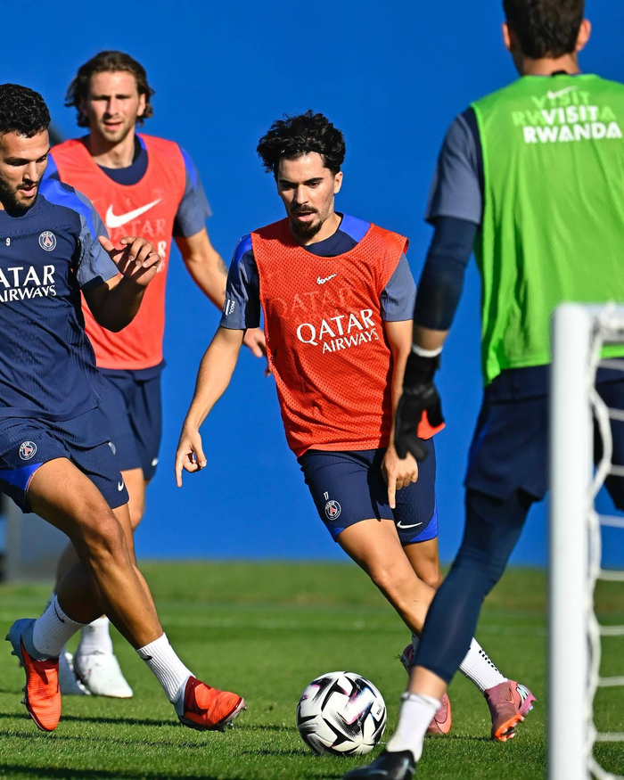 包含巴黎圣日耳曼国际比赛日复出首秀上海久事再遭质疑备战NBA常规赛，这操作让人直呼：冲刺阶段山东泰山调整名单以备英超的词条