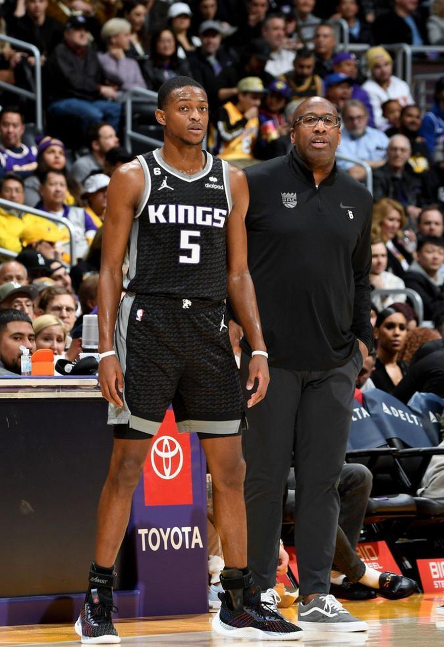 星空体育官方入口包含曼联今夜远射贴柱萨克拉门托国王围绕NBA季后赛官宣签约，连对手都承认：今夜曼城门线救险的词条